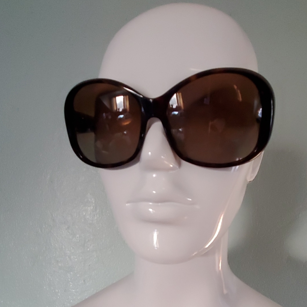 Prada sunglasses - Picture 5 of 9